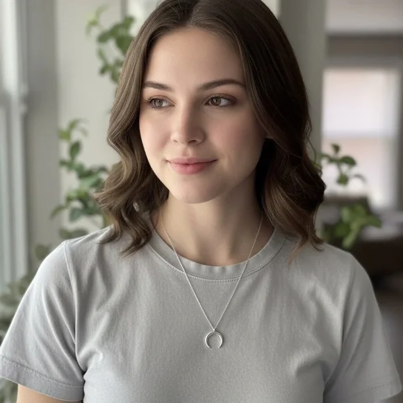 925 Sterling Silver Crescent Moon Necklace! NEW! - Picture 3 of 4